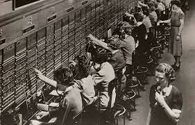 en usa se instala la primera central pública telefónica