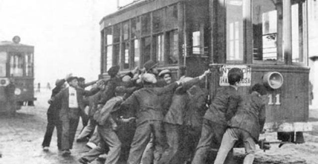 Fundación del sindicato anarquista Confederación Nacional de Trabajadores