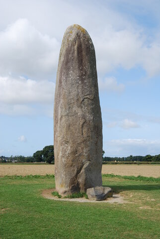 Menhir, Megàlits
