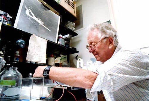 Descubrimiento de la electroforesis.