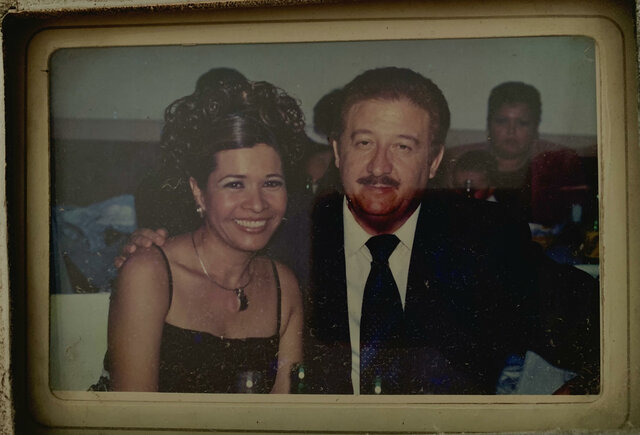 Se conocen Betty y Alejandro