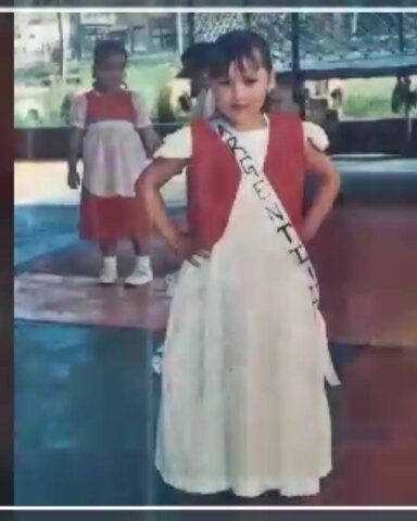 PRIMER DESFILE REPRESENTANDO ARGENTINA EN EL KINDER