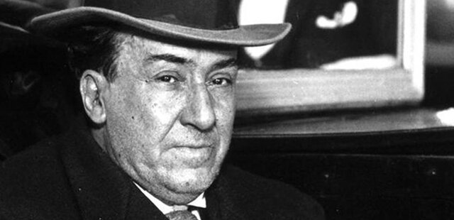 Machado es elegido miembro de la Real Academia de la Lengua.