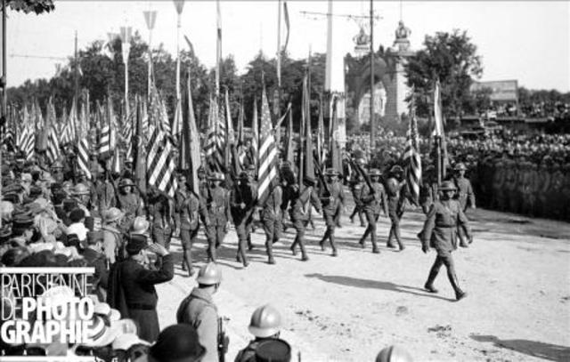 American troops start landing in France