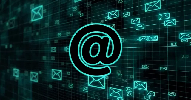 Uso del @ Inicio del E-Mail (1971)