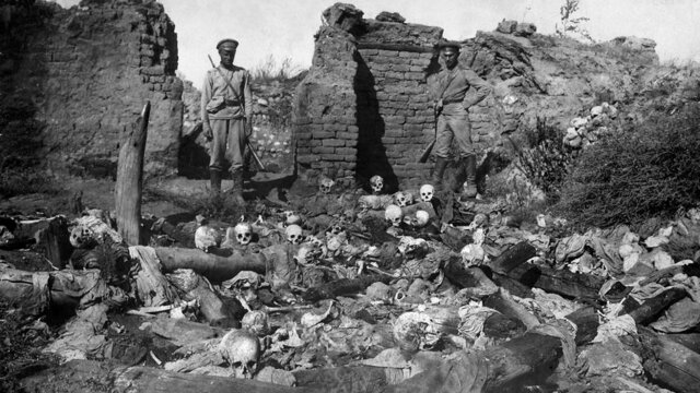 Empiezan las masacres de armenios en Turquía.