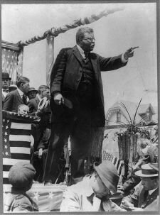 Roosevelt runs for presidency in Bull-Moose Party
