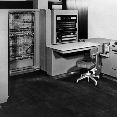 Timeline: Generaciones de Computadora y sus Avances Tecnológicos en Procesamiento de Almacenamiento