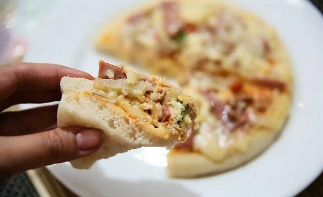 Como se come una pizza?