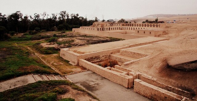 Le site sacré de Pachacamac est repris par les Incas.
