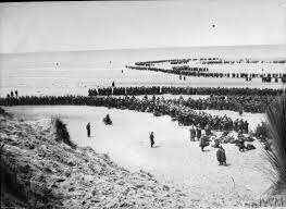British and French troops evacuate Dunkirk