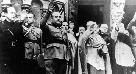 les tropes de Franco arriben a la frontera de Catalunya. Exili massiu de republicans de França