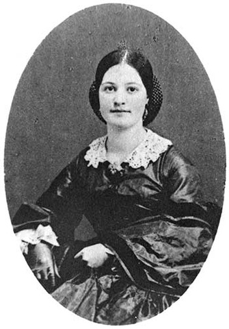 Lincoln's older sister, Sarah is born