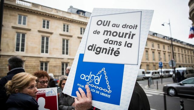 Résultat - Suprême du Canada annule à l'unanimité l'interdiction légale du suicide assisté par un médecin.