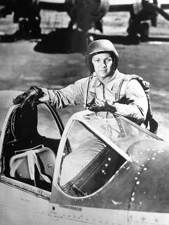 Marzo 10 de 1948 (Cientifico Tecnológico) Herbert H. Hoover se convierte en el primer civil en superar la barrera del sonido