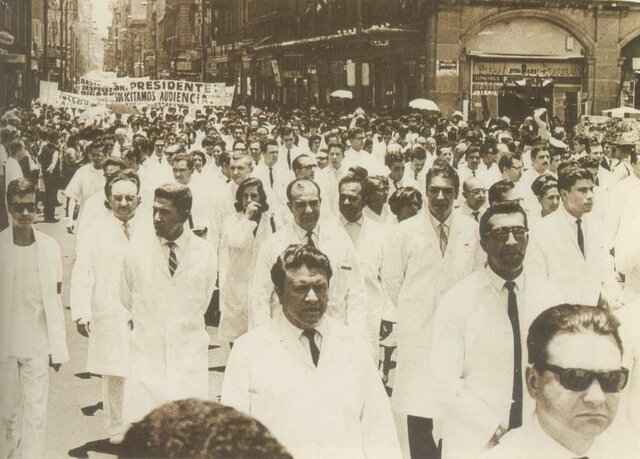 Noviembre 27 de 1964 (Social) Se organizan los médicos residentes e internos del sector salud.