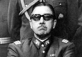 Noviembre 12 de 1974 (Político) Luis Echeverría Álvarez rompe relaciones diplomáticas con Pinochet luego que éste ha derrocado al presidente constitucional de Chile.