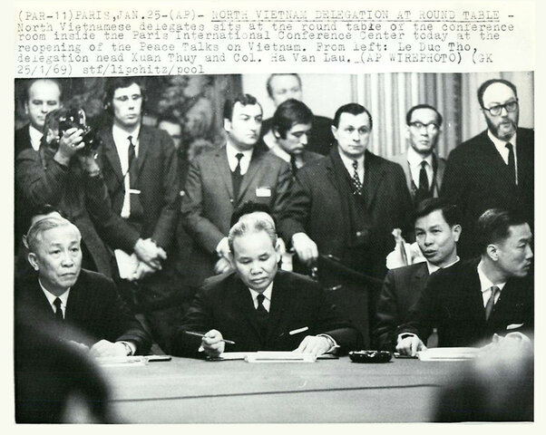 US and North Vietnam sign a peace agreement