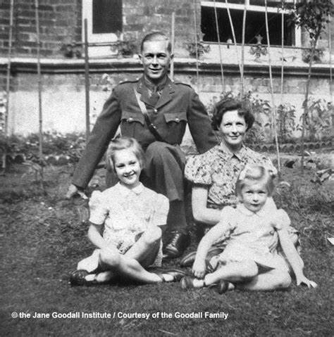 Születése, gyermekévek