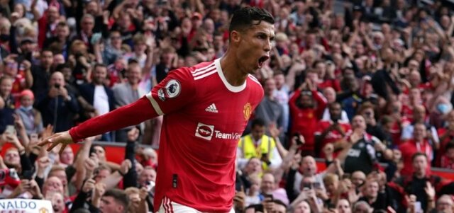 2021 Cristiano signe pour le Manchester United et revient là où il a commencé en tant que professionnel.