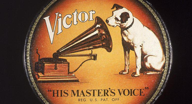 Primer logotipo-símbolo.