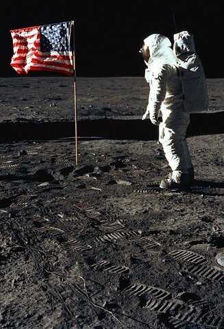 Hombre llega a la Luna