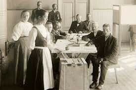 Primeros votos de mujeres.