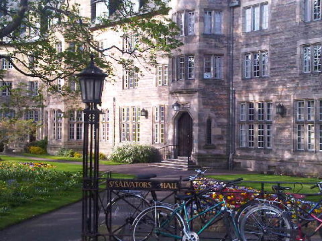 William & Kate move into a university house with two other roommates