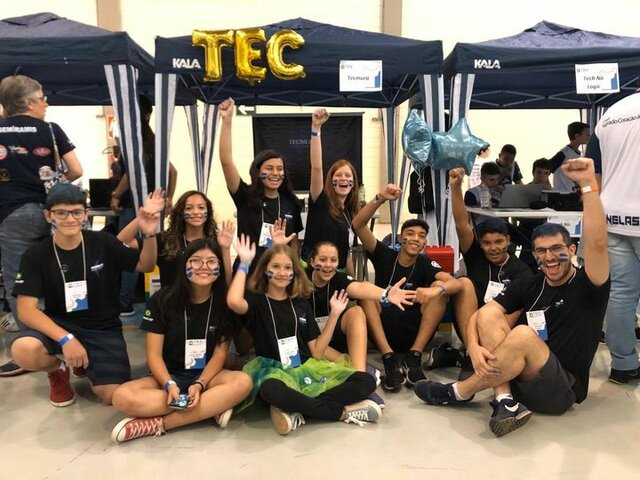 Participei e ganhei dois troféus de 1 lugar na TBR (torneio Brasil de robótica)