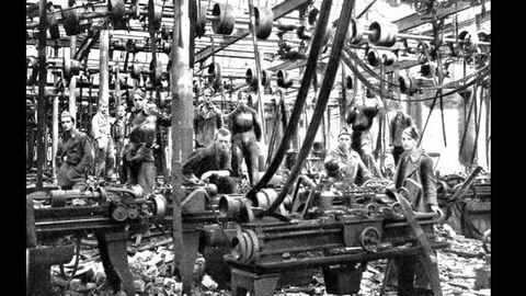Fabrica destruida por la guerra