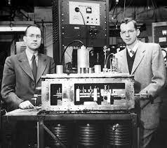 Charles H. Townes, James P. Gordon y Herbert J. Zeiger: Construcción del primer máser