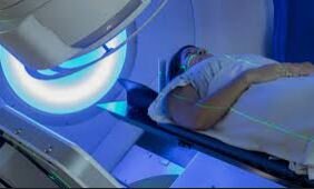 APLICACIONES DESDE 1895 HASTA NUESTROS DÍAS DE LA RADIACIÓN IONIZANTE EN TERAPIA