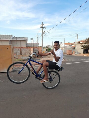 Fatos Pessoais - Andando de bicicleta com os amigos