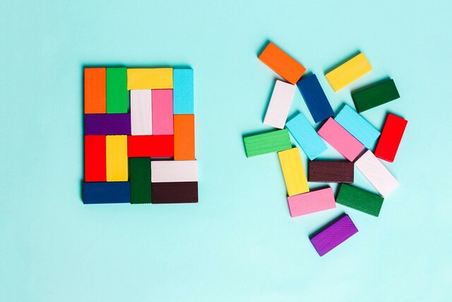 Schoderbek y otros científicos describen características de los sistemas.