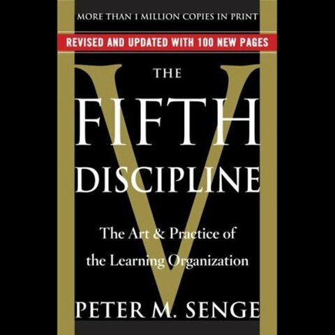 Peter Senge publica el libro "The Fifth Discipline".