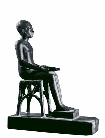 En Egipto, Imhotep atendió y curó al rey Djoser