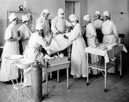 los escritos médicos llegan a Bagdad y surge una escuela médico quirúrgica