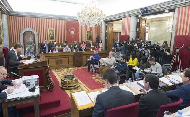 El 17 de enero se celebró un pleno extraordinario en el Ayuntamiento de Burgos en donde se rechazó, con los votos en contra del Partido Popular, la propuesta de los partidos de la oposición de renunciar definitivamente a la realización de la obra