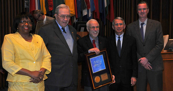 Héroe de la Salud Pública de las Américas: Dr Ciro de Quadros