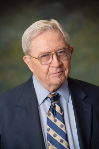 Dr. Donald A. Henderson (Director del programa mundial de erradicación de viruela)