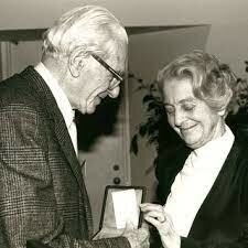 RITA LEVI-MONTALCINI Y STANLY COHEN (1956)