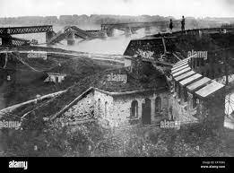 los ejércitos alemán y austro-húngaro cruzaban el Vístula.