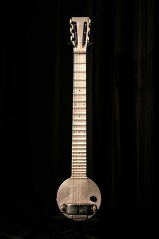 La primera guitarra elèctrica