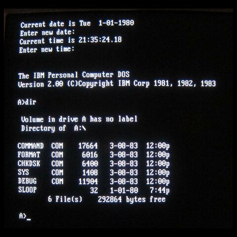 MS-DOS lanzado con IBM PC