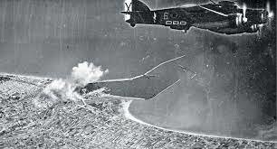 La legionaria aviación Italiana bombardea játiva