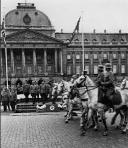 Alemania toma ciudad belga de Leija y el día 20 entra en Bruselas.
