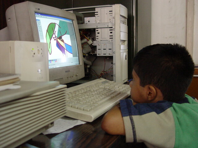 Use of the internet starts becoming mainstream