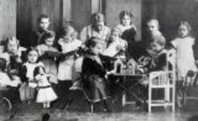 Se reglamenta la creacion y funcionamiento de seis jardines infantiles nacionales con el decreto 1276.