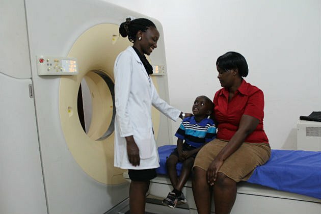 1900 Aplicaciones desde 1895 hasta nuestros días de la radiación ionizante.