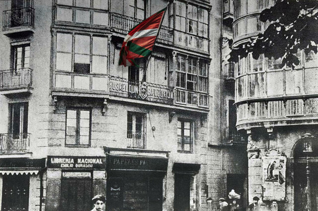 Se inaugura el primer Euskeldun Batzokija, desde el que se hondará la primera Ikurriña de la historia